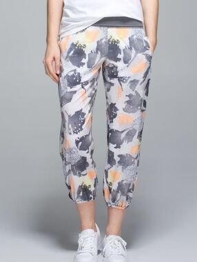 Lululemon 2015 High Rise HR Om PantMini Art Pop White Multi / Slate